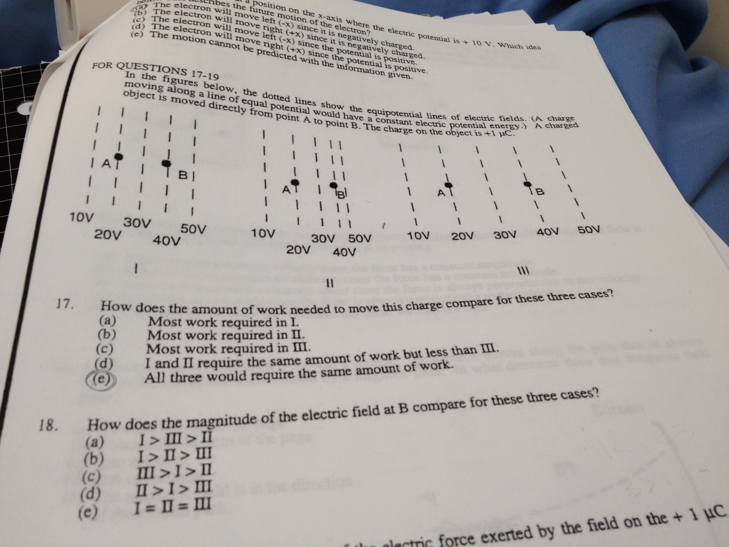 Solved How does the magnitude of the electric field at B | Chegg.com