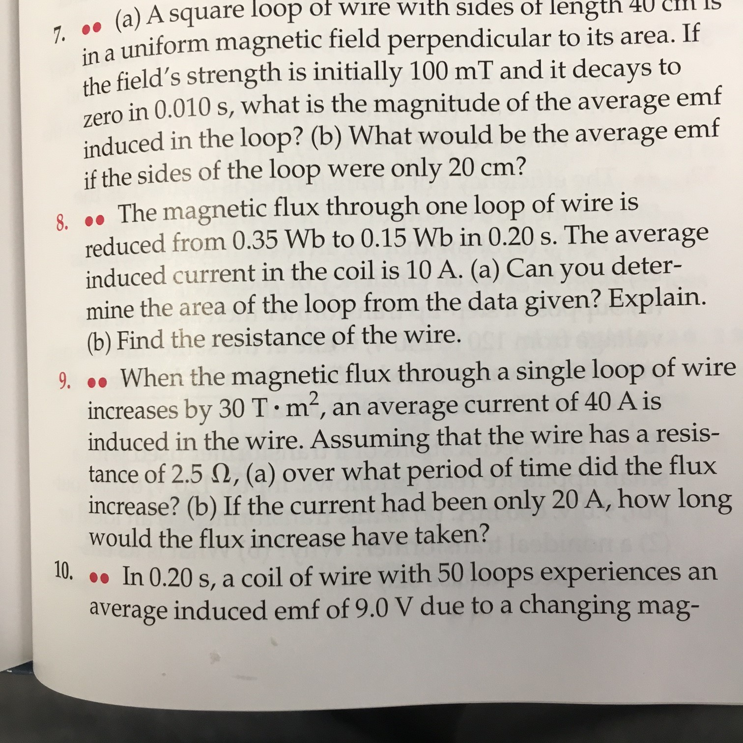 Solved A square loop of wire with sides or length 40 cm is | Chegg.com